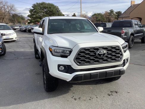 Used 2022 Toyota Tacoma TRD Off-Road image 6
