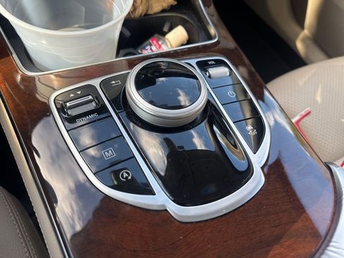 Used 2019 Mercedes-Benz GLC 300 4MATIC image 5