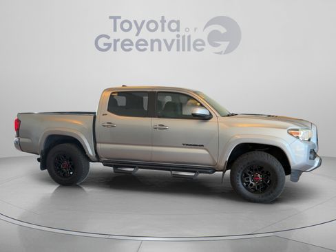 Used 2019 Toyota Tacoma SR5 AWD/4WD image 7