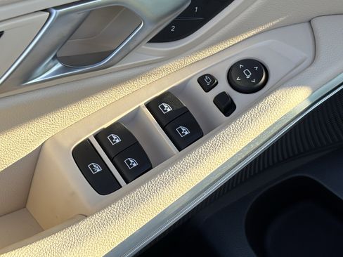 Used 2026 BMW 330i Sedan w/ Convenience Package image 15