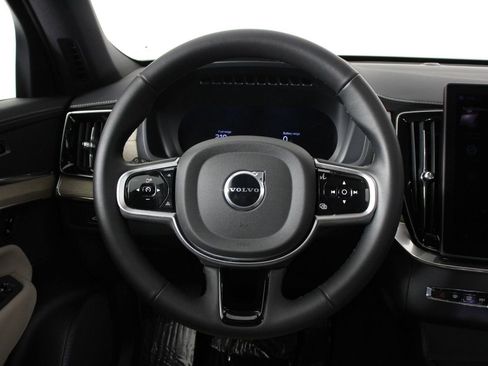 Certified 2025 Volvo XC90 T8 Plus AWD/4WD image 8