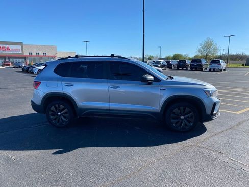 Used 2022 Volkswagen Taos S w/ IQ Drive S Package image 8