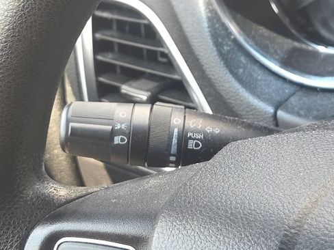 Used 2013 Dodge Avenger SE FWD image 33