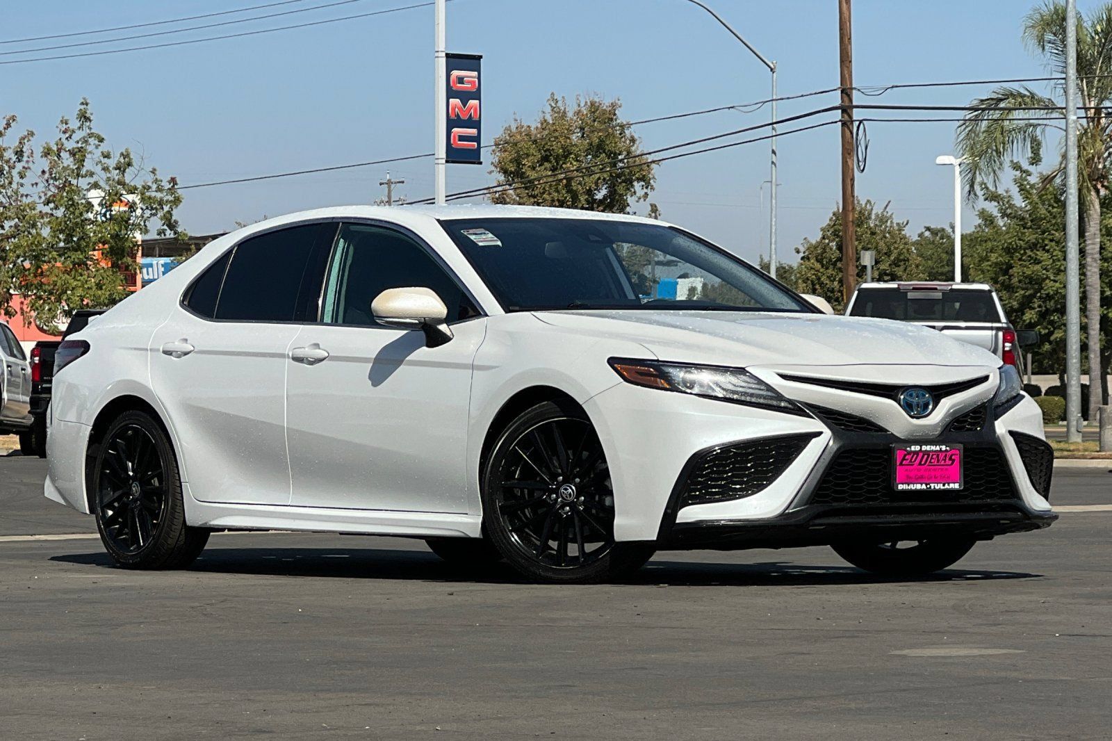 Used 2022 Toyota Camry XSE FWD image 2