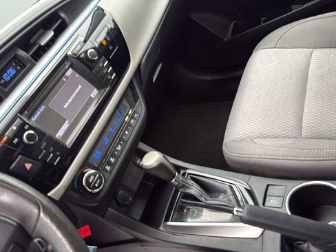 Used 2015 Toyota Corolla LE FWD image 20