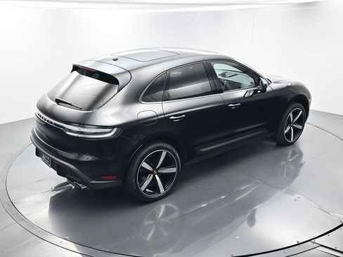 Certified 2025 Porsche Macan AWD/4WD image 41