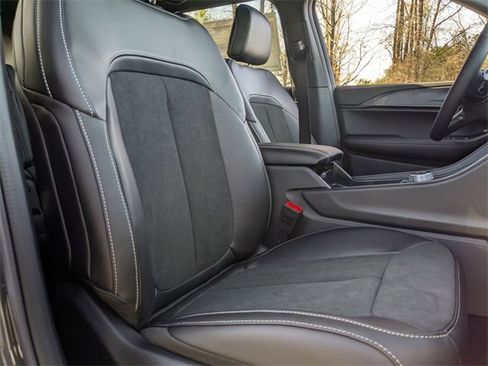 New 2025 Jeep Grand Cherokee L Altitude image 38