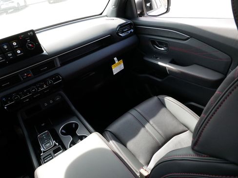 Certified 2026 Honda Pilot Black Edition image 11