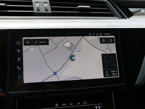 Used 2022 Audi e-tron Premium w/ Convenience Plus Package AWD/4WD image 22