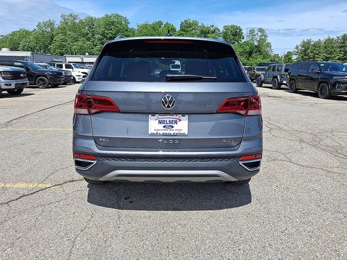 Used 2022 Volkswagen Taos SEL w/ Panoramic Sunroof Package AWD/4WD image 29