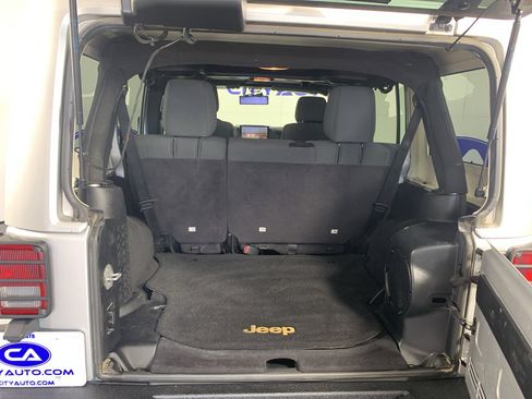 Used 2012 Jeep Wrangler Unlimited Sahara w/ Trailer Tow Group AWD/4WD image 34