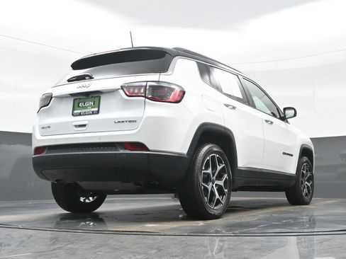 Used 2025 Jeep Compass Limited image 30
