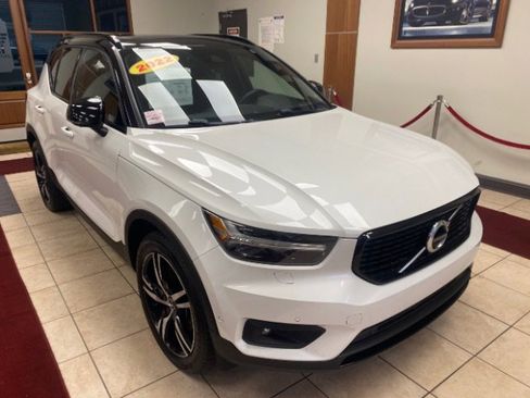 Used 2022 Volvo XC40 T5 R-Design AWD/4WD image 4