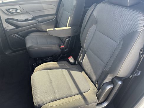 Used 2019 Chevrolet Traverse LT FWD image 16