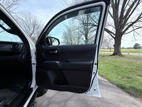 Used 2023 Toyota Tacoma TRD Sport w/ Technology Package AWD/4WD image 23