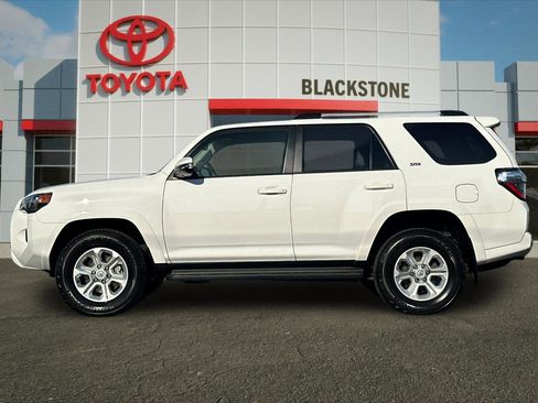 Used 2024 Toyota 4Runner SR5 Premium AWD/4WD image 6