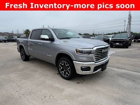 Used 2025 RAM 1500 Laramie AWD/4WD image 3