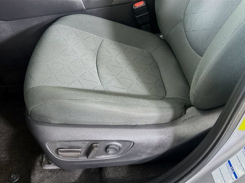 Used 2022 Toyota RAV4 XLE w/ Convenience Package AWD/4WD image 28