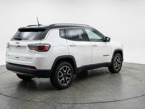 Used 2025 Jeep Compass Trailhawk image 9