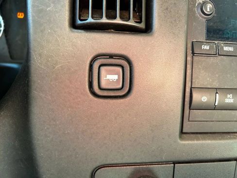 Used 2015 Chevrolet Express 2500 image 17