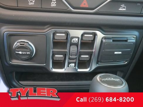 New 2026 Jeep Gladiator Sport AWD/4WD image 30