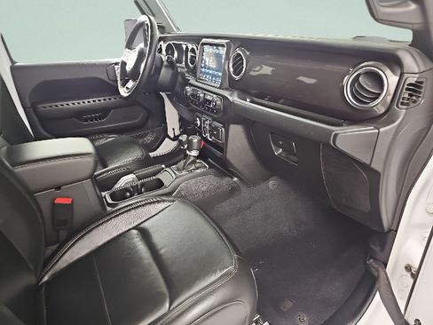 Used 2020 Jeep Wrangler Unlimited Sahara AWD/4WD image 35