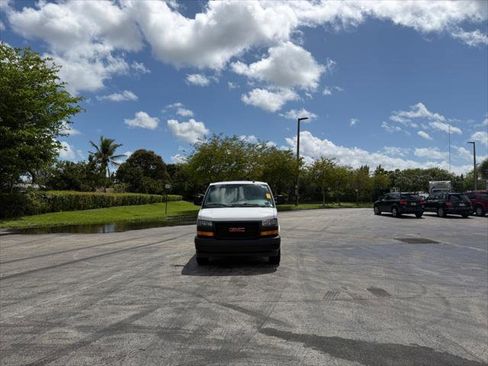 Used 2021 GMC Savana 2500 image 5