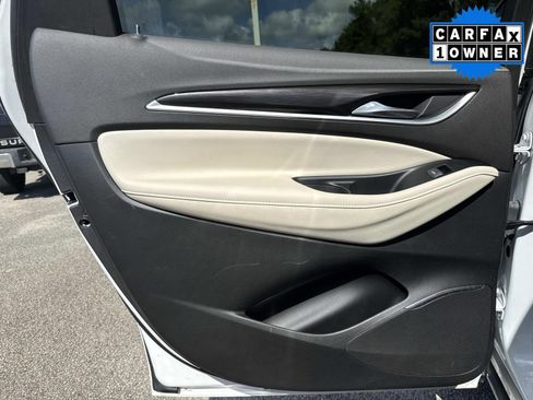 Used 2023 Buick Enclave Essence image 13