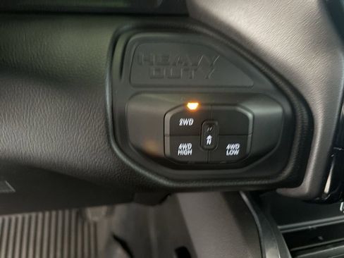 Used 2025 RAM 3500 Laramie AWD/4WD image 54