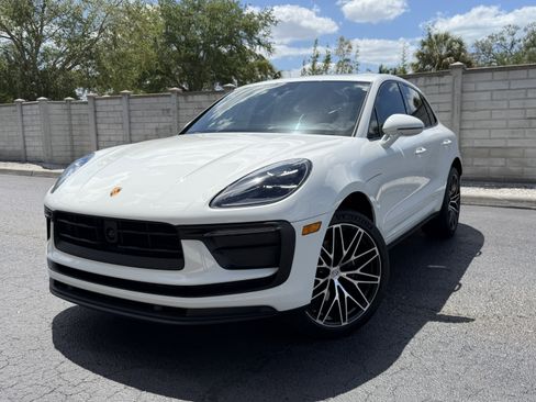 Certified 2023 Porsche Macan AWD/4WD image 1