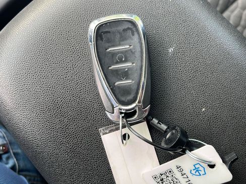 Used 2018 Chevrolet Equinox LT AWD/4WD image 34