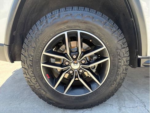 Used 2018 Jeep Grand Cherokee Trailhawk w/ Trailhawk Luxury Group AWD/4WD image 11