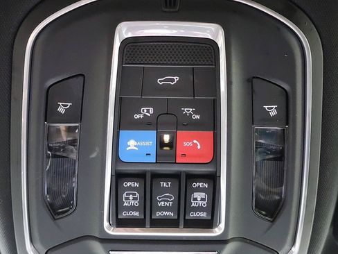 Used 2022 Jeep Wagoneer Series III w/ Premium Group I AWD/4WD image 22
