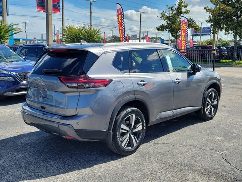 Certified 2025 Nissan Rogue SL FWD image 4