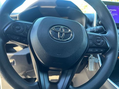 Used 2025 Toyota RAV4 LE image 28