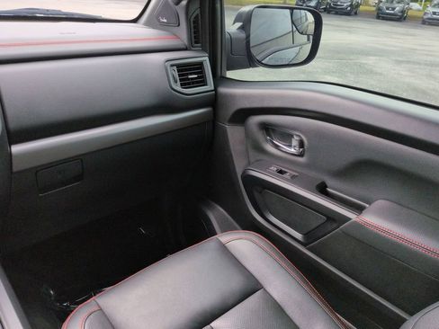 Used 2024 Nissan Titan PRO-4X w/ Pro-4x Convenience Package AWD/4WD image 17