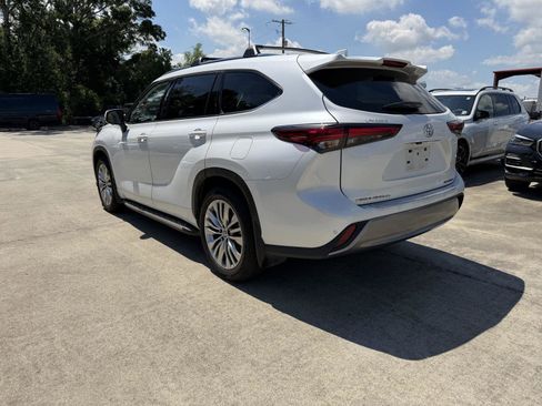 Used 2023 Toyota Highlander Platinum FWD image 20