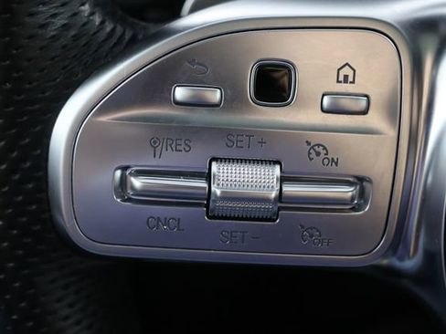 Used 2022 Mercedes-Benz GLC 300 4MATIC w/ AMG Line image 11