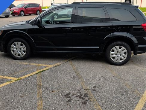 Used 2019 Dodge Journey SE w/ Connectivity Group FWD image 8