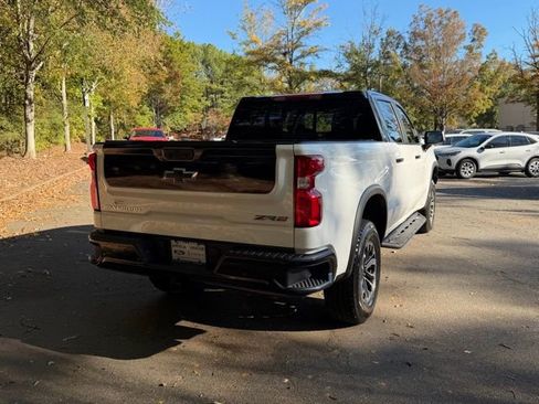 Used 2025 Chevrolet Silverado 1500 ZR2 w/ Technology Package image 18
