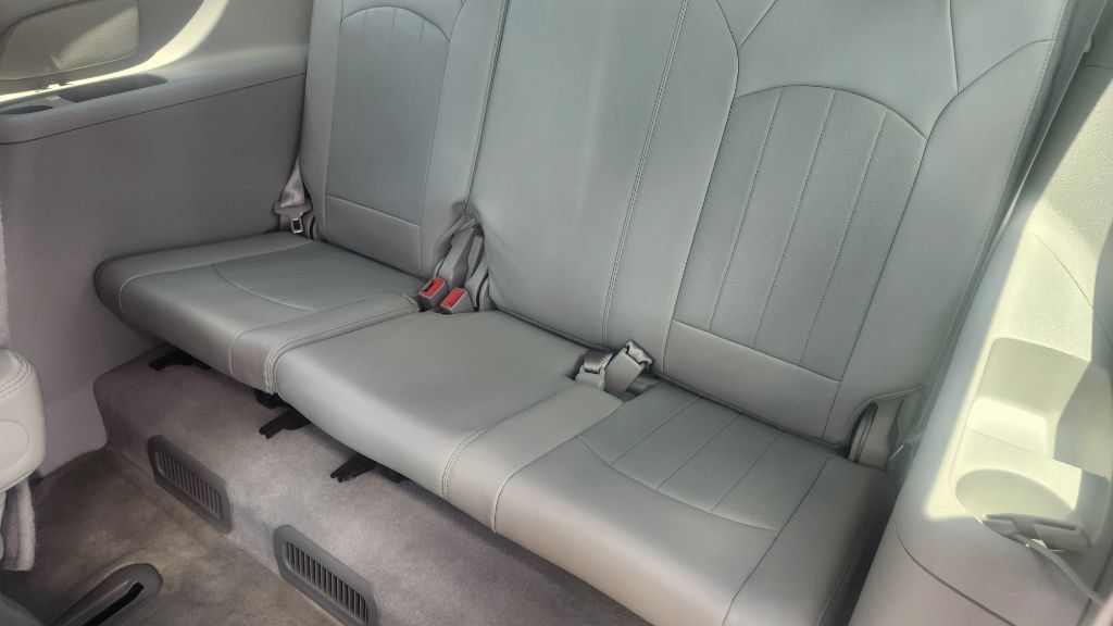 Used 2012 Buick Enclave Leather AWD/4WD image 17
