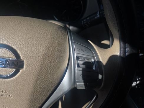 Used 2015 Nissan Rogue S image 18