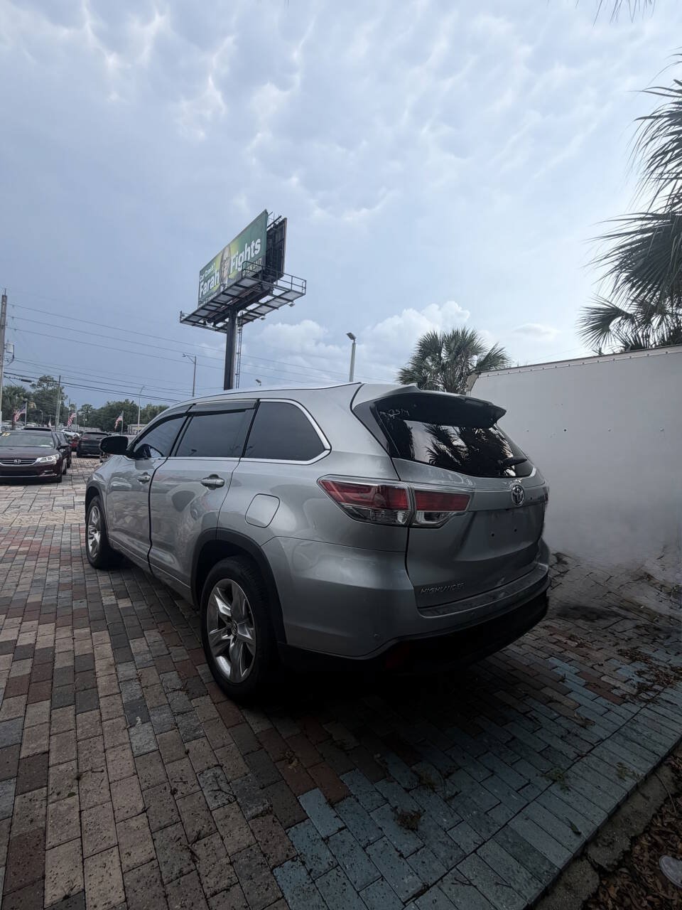 Used 2016 Toyota Highlander Limited w/ Driver Technology Package FWD image 12