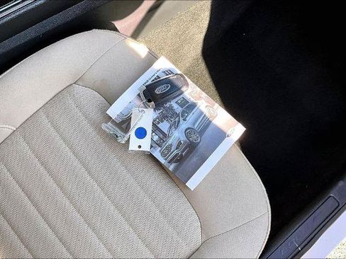 Certified 2019 Ford Edge SE FWD image 10
