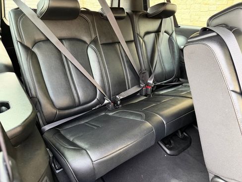 Used 2024 Jeep Wagoneer L Series II w/ Flexible Seating Group image 19