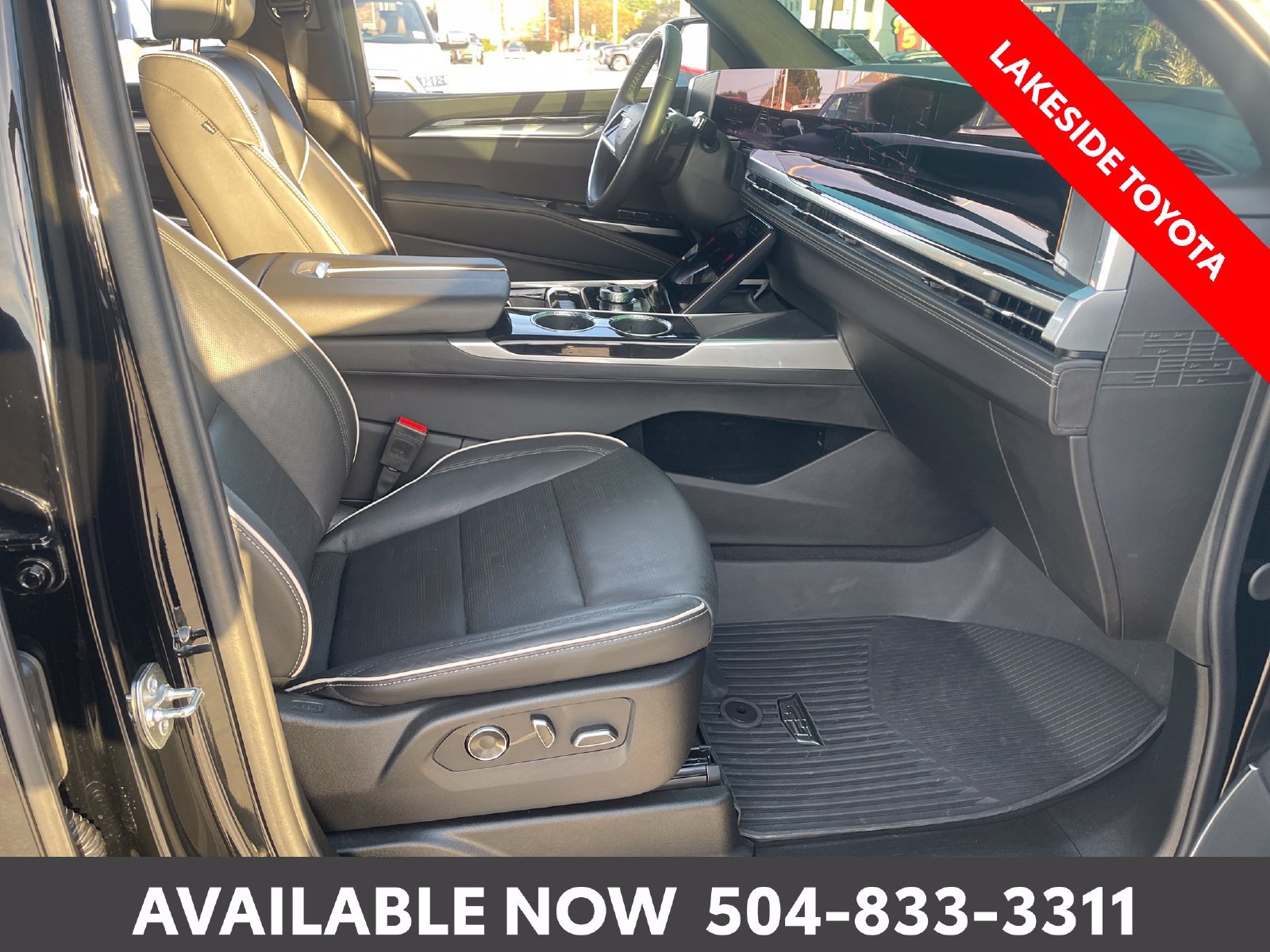 Used 2025 Cadillac Escalade Sport w/ LPO, Floor Liner Package AWD/4WD image 17