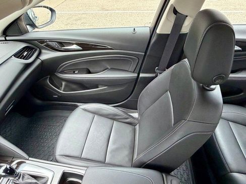 Used 2019 Buick Regal Essence w/ Driver Confidence Package I FWD image 13