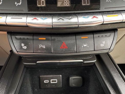 Used 2022 Cadillac XT4 Luxury w/ Cold Weather Package AWD/4WD image 23