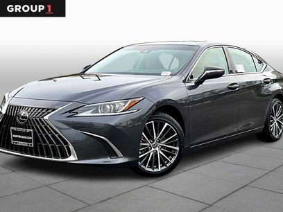 New 2025 Lexus ES 300h w/ Premium Package