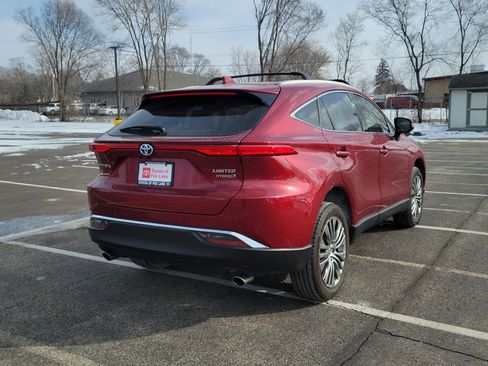 Used 2022 Toyota Venza Limited image 4